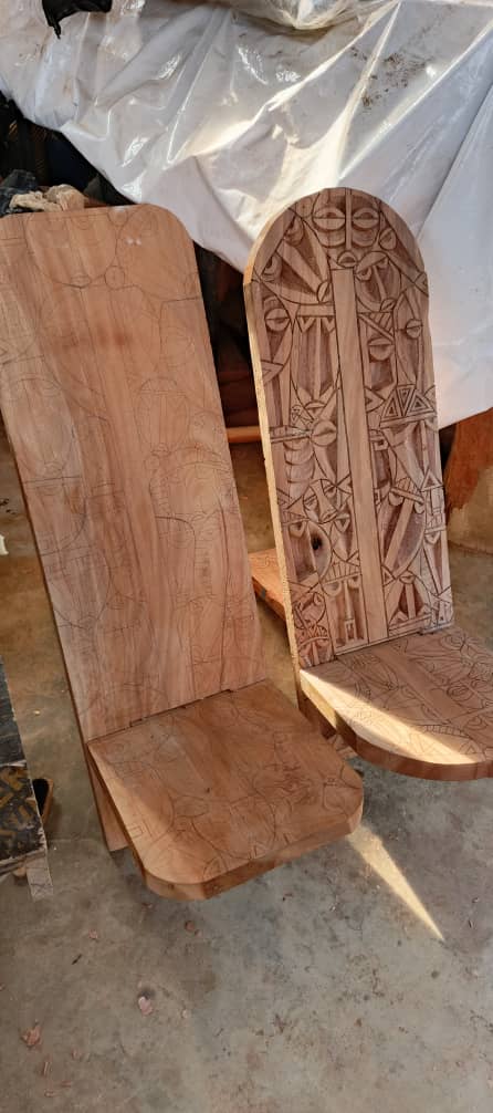 Carving the motif with a chisel